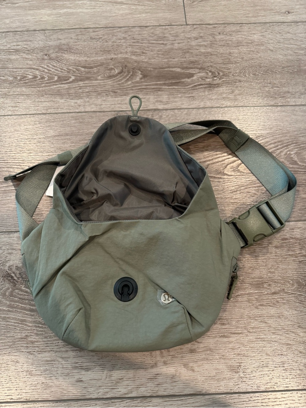 NWT Lululemon Curved Crossbody, color Bay Leaf, 3L capacity - Picture 3 of 7